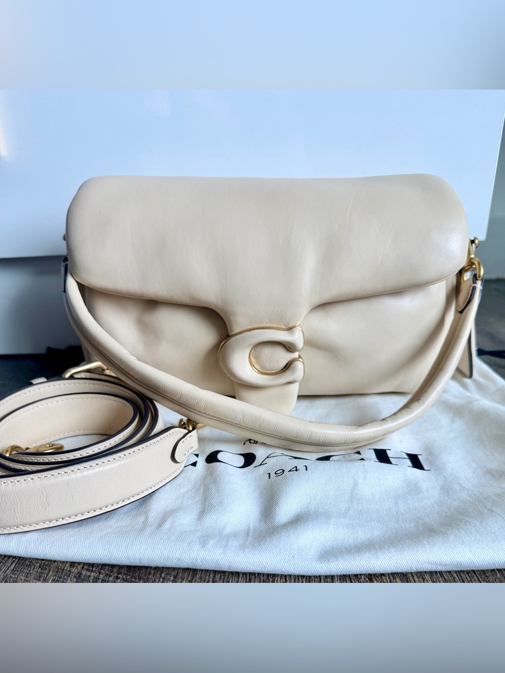 Coach Pillow Tabby 26 in Ivory Coast